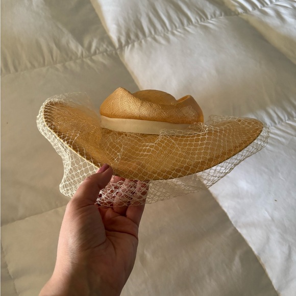 Vintage straw broad brimmed hat with veil - Picture 7 of 7